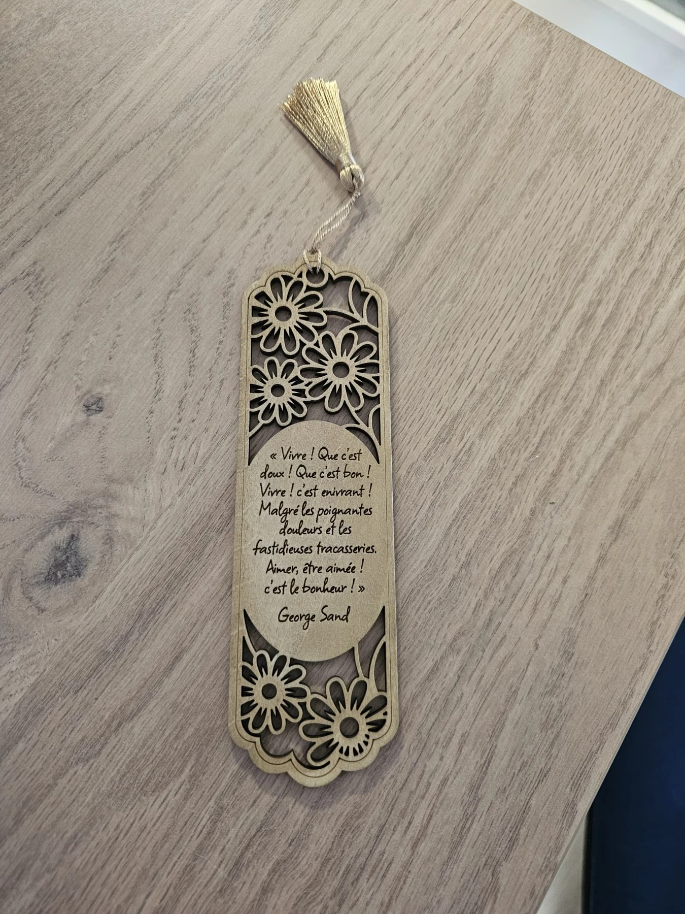 Marque page aux motifs fleuris